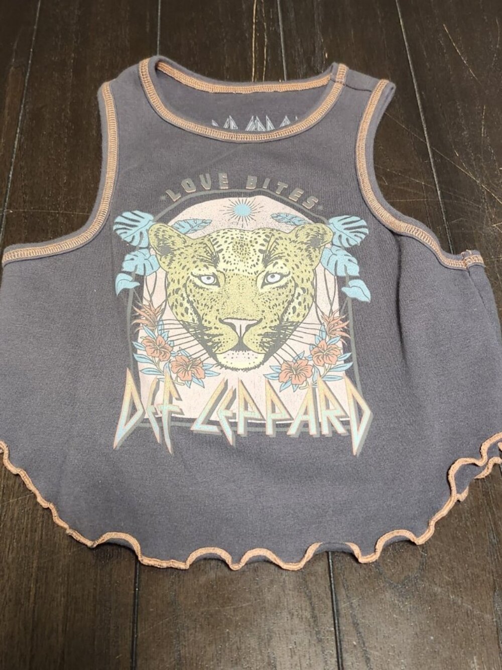 Def Leppard Women's Cropped Tank Top Size Small Graphic Print Goodie Two Sleeves